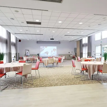 Mercure Grenoble Centre Porte Des Alpes Hotel 4*