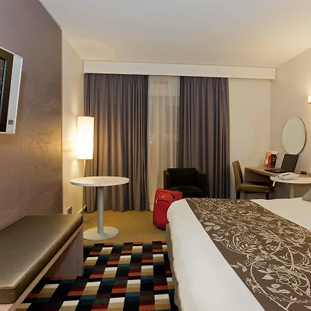 Mercure Centre Porte Des Alpes Hotell 4*