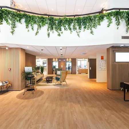 Mercure Centre Porte Des Alpes Hotel 4*