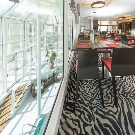 Mercure Centre Porte Des Alpes מלון 4*
