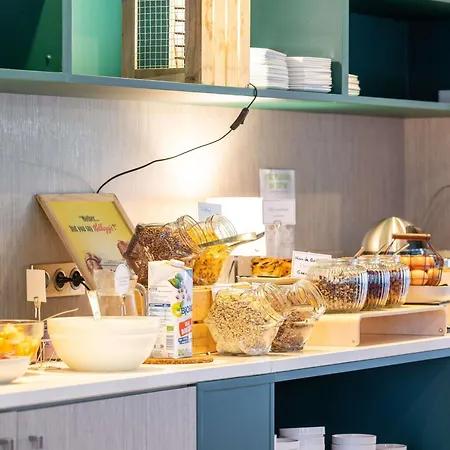 מלון Mercure Centre Porte Des Alpes 4*
