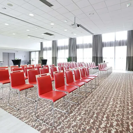 Mercure Centre Porte Des Alpes فندق 4*
