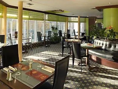 Mercure Centre Porte Des Alpes Hotel 4*