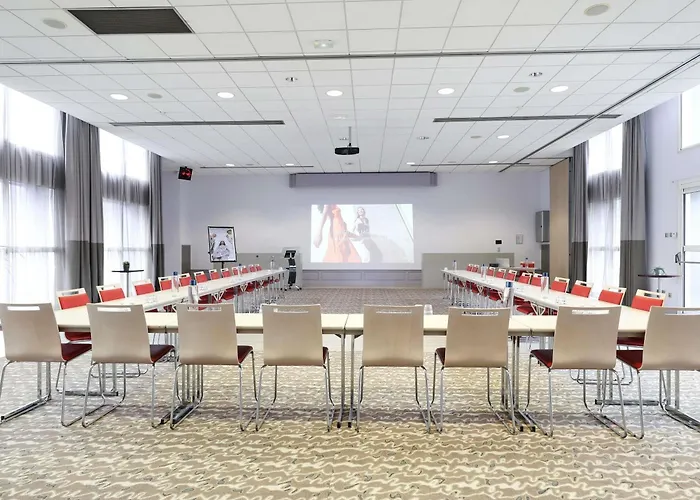 מלון Mercure Centre Porte Des Alpes גרנובל