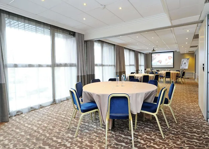 Mercure Centre Porte Des Alpes 4* גרנובל
