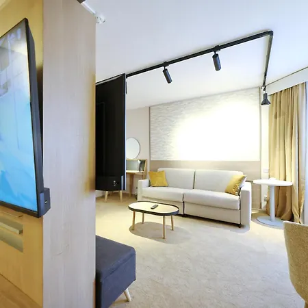 Mercure Centre Porte Des Alpes ホテル