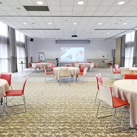 Mercure Centre Porte Des Alpes ホテル 4*