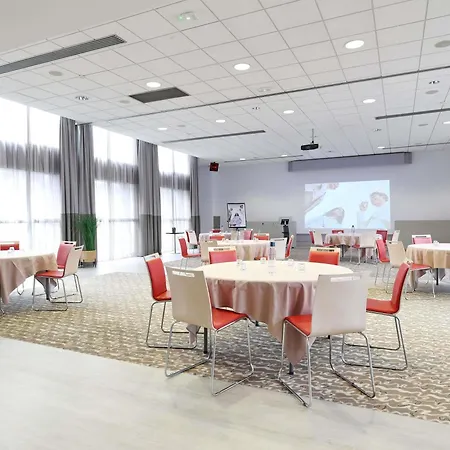 Mercure Centre Porte Des Alpes ホテル